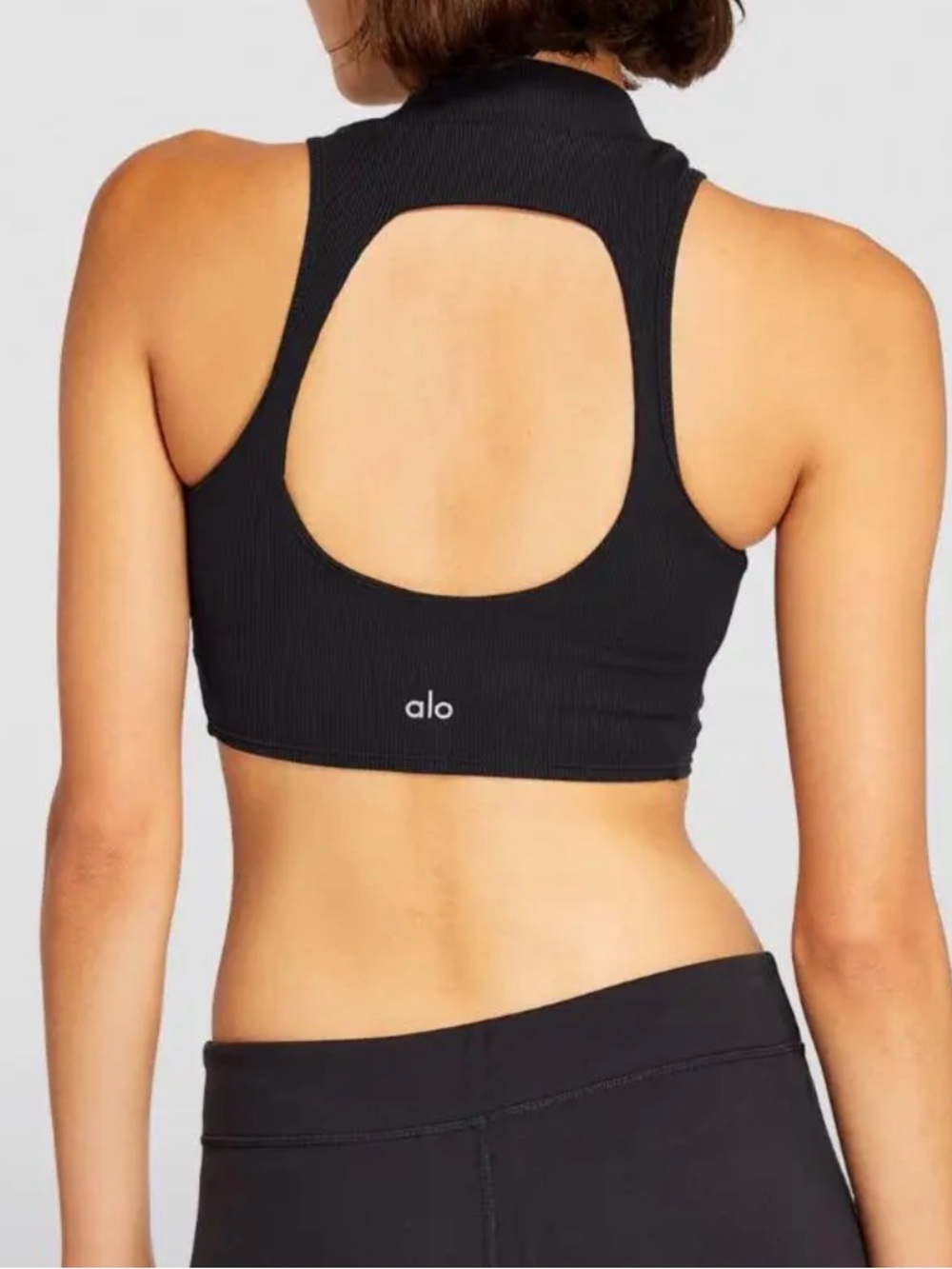 ALO YOGA 
Goddess Rib Cropped Dynamite Bra